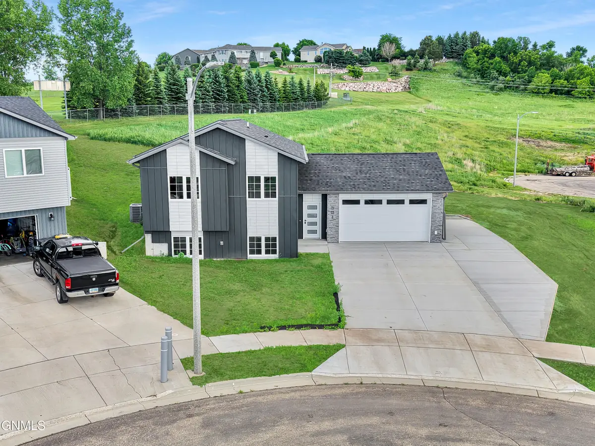 501 Lena Court Se, Mandan, ND 58554 - #1