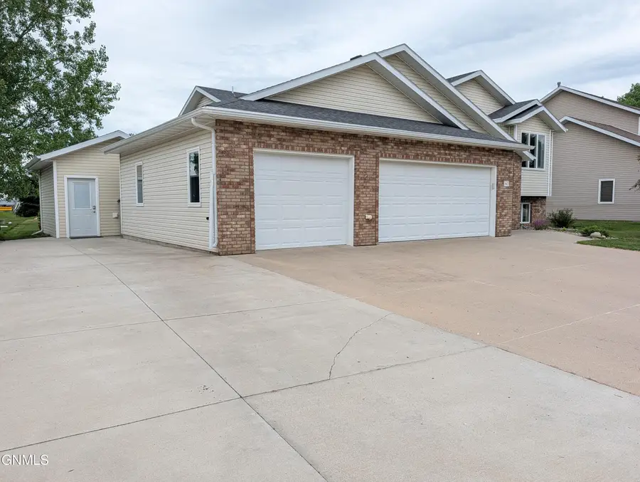 3409 Bay Shore Bend Se, Mandan, ND 58554 - #2