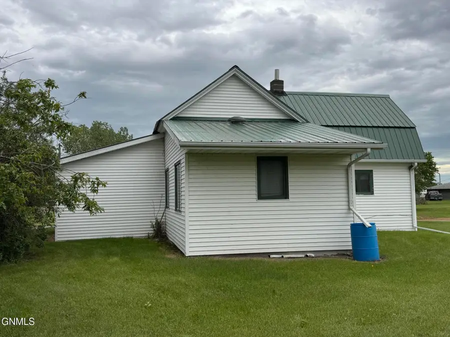 501 1st Street Nw, Bowbells, ND 58721 - #2