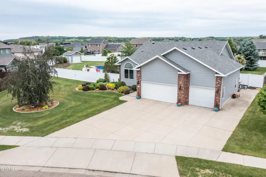 3803 Woodbend Drive Se, Mandan, ND 58554 - #3