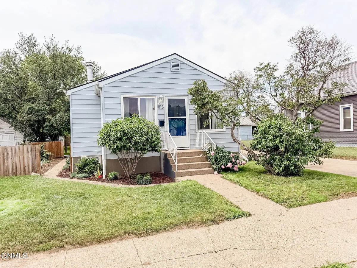 813 8th Avenue W, Williston, ND 58801 - #1
