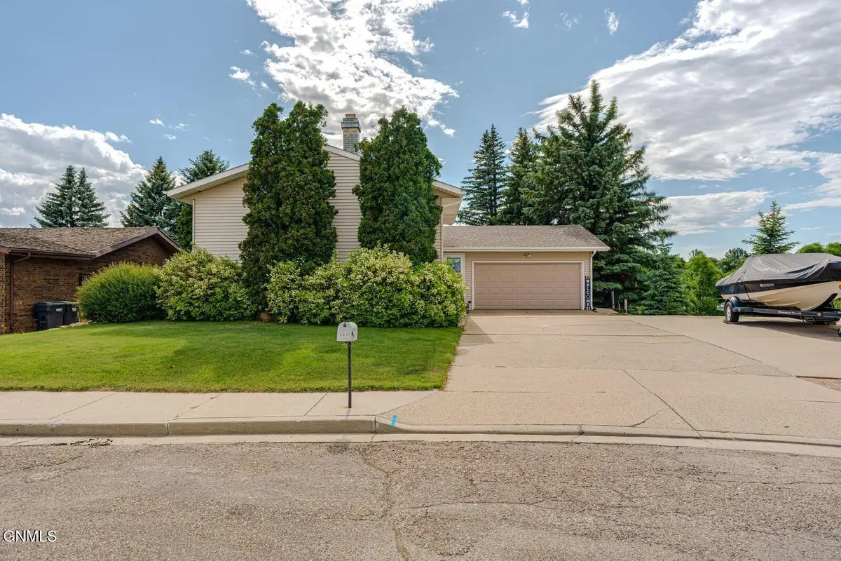 507 9th Avenue Nw, Mandan, ND 58554 - #1