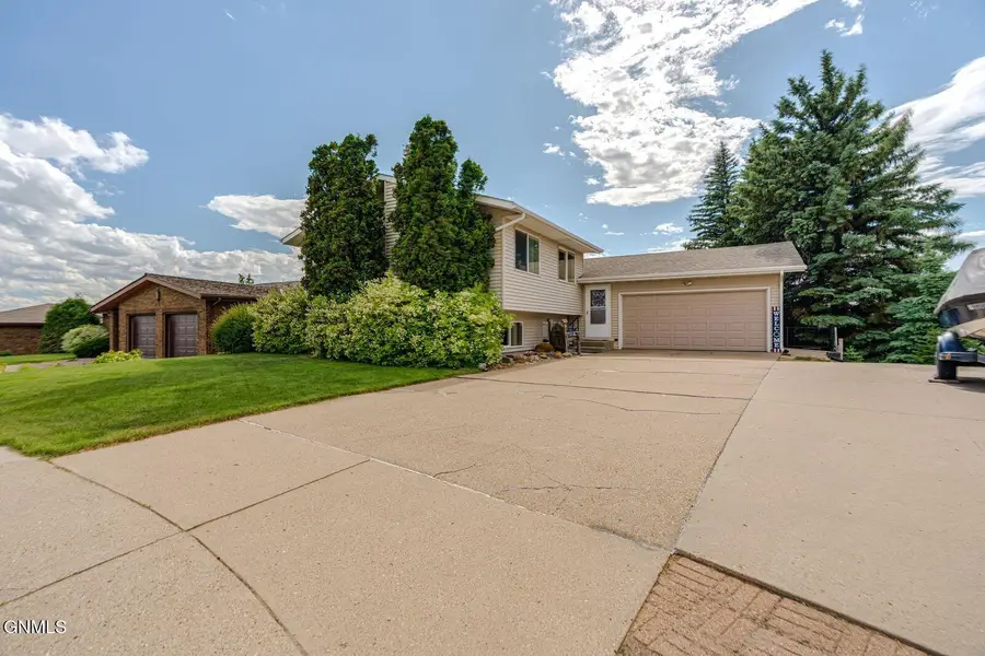 507 9th Avenue Nw, Mandan, ND 58554 - #3