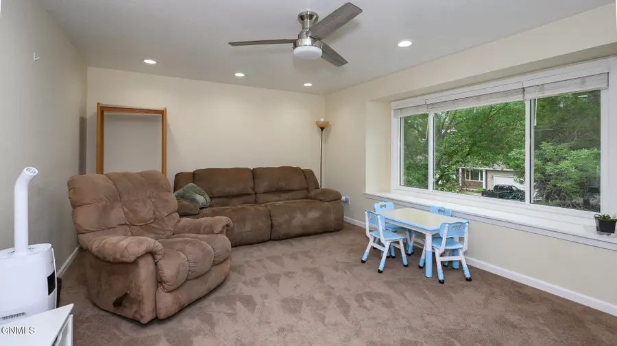 212 10th Street Nw, Beulah, ND 58523 - #3