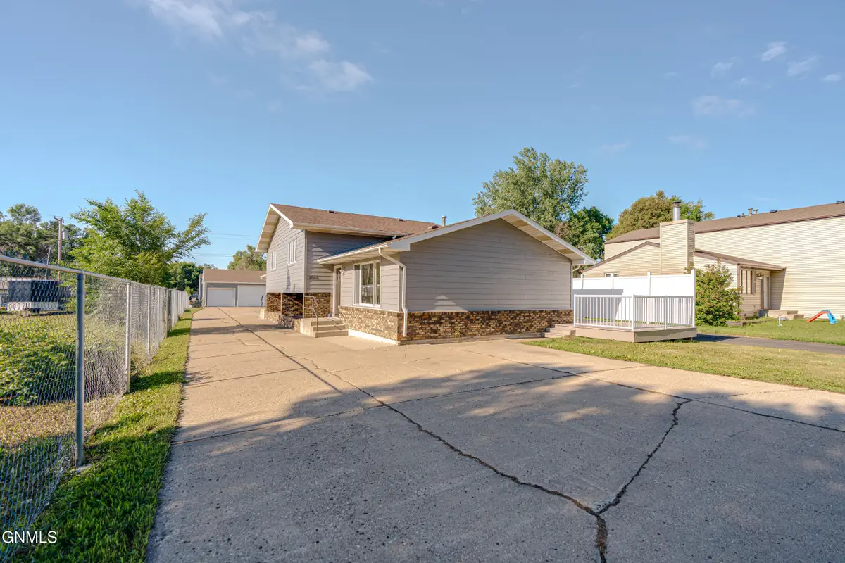 1001 Jefferson Avenue, Bismarck, ND 58504 - #1