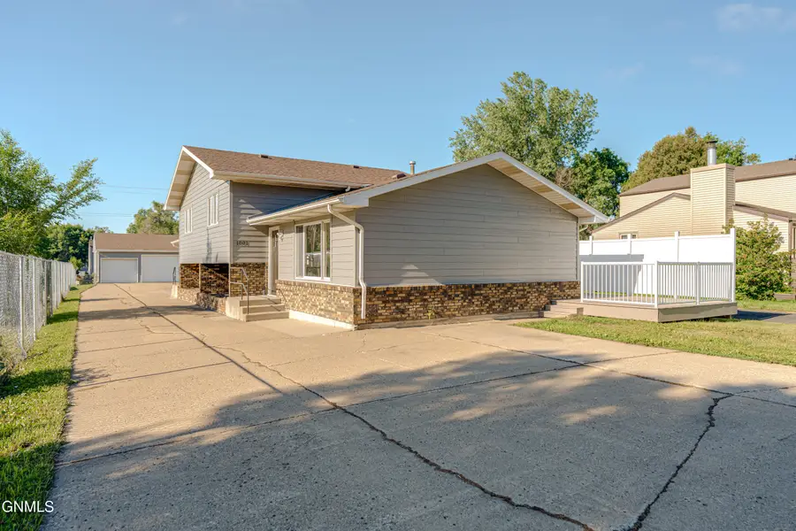 1001 Jefferson Avenue #1 And 2, Bismarck, ND 58504 - #3