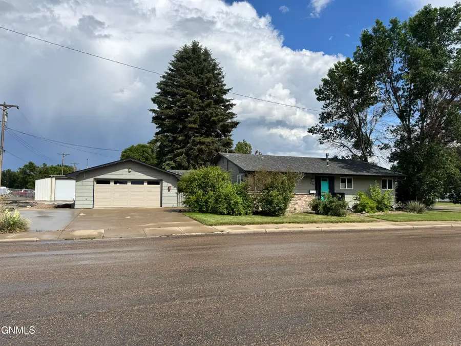 820 9th Avenue Sw, Sidney, MT 59270 - #2