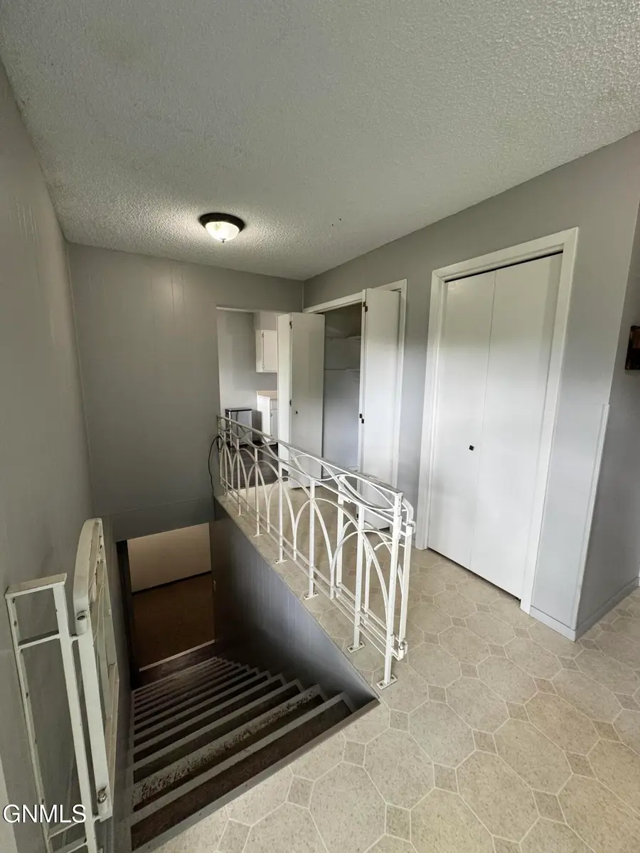 820 9th Avenue Sw, Sidney, MT 59270 - #3