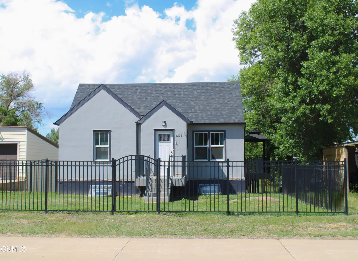 208 4th Avenue Ne, Watford City, ND 58854 - #1