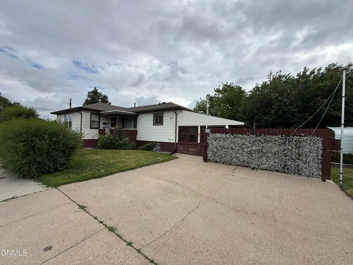 302 12th Avenue Sw, Mandan, ND 58554 - #1