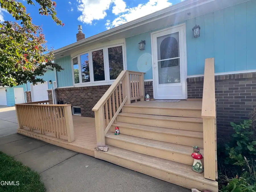 305 5th Street Nw, South Heart, ND 58655 - #2