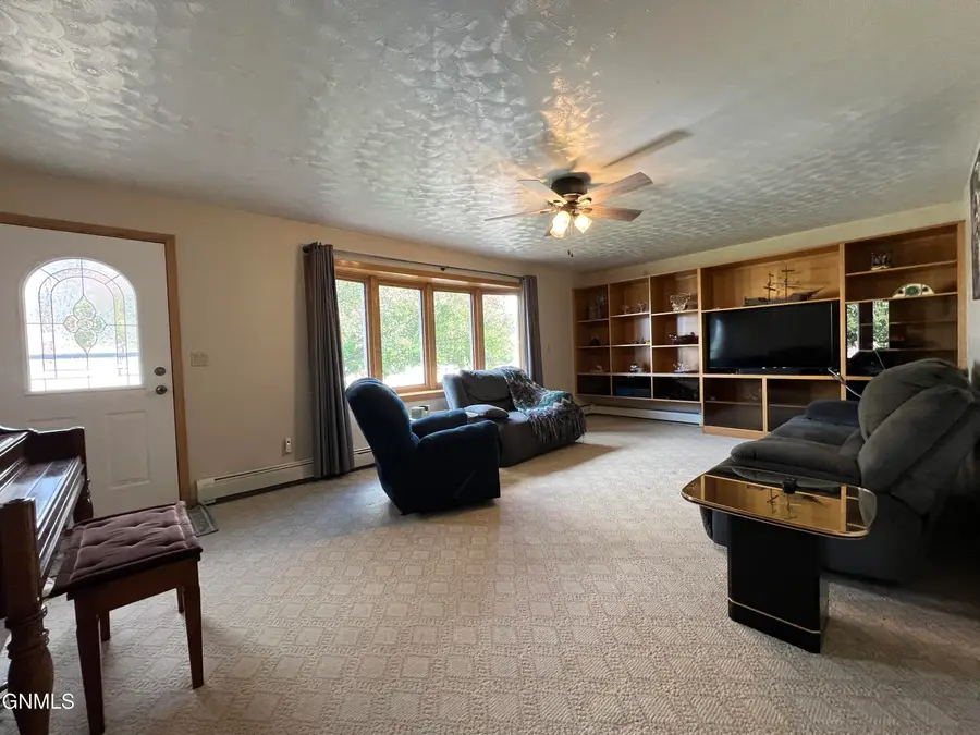 305 5th Street Nw, South Heart, ND 58655 - #3