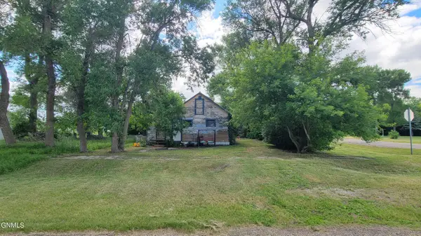 174 Main Street N, Regan, ND 58477