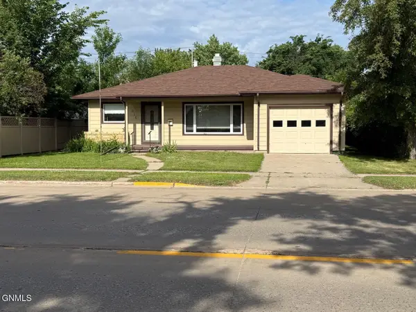 516 2nd Avenue Sw, Jamestown, ND 58401