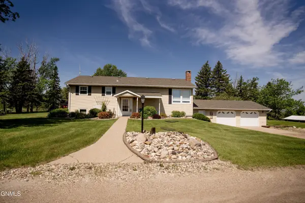 3789 86th Avenue Se, Jamestown, ND 58401
