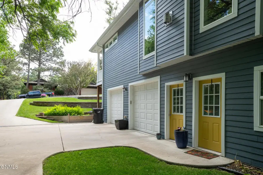 1136 Parkview Drive, Bismarck, ND 58501 - #3