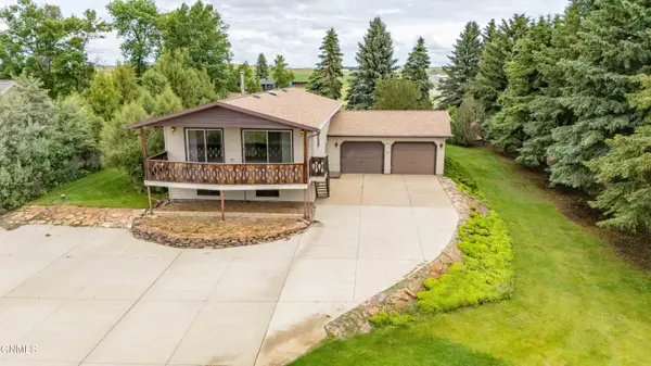 3030 Lakeview Drive, Dickinson, ND 58601