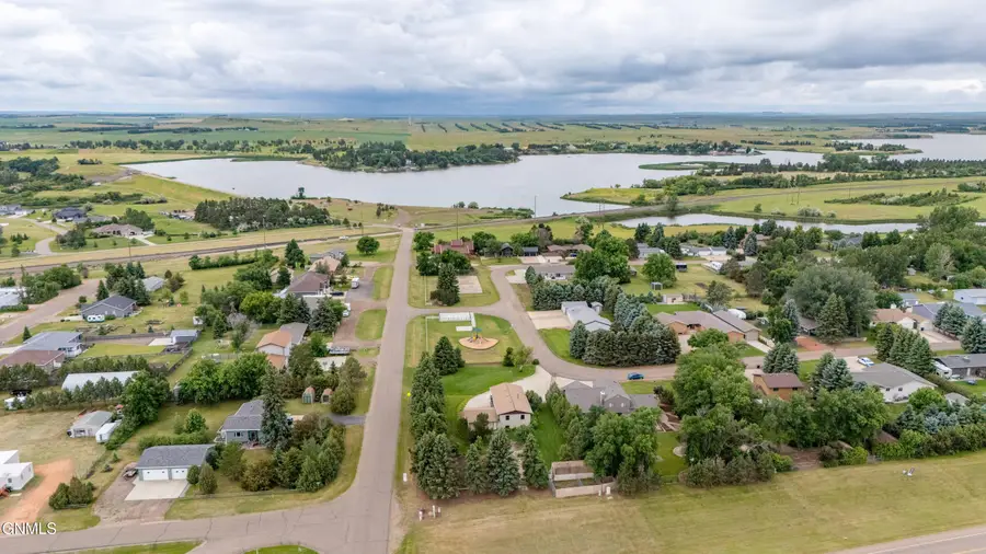 3030 Lakeview Drive, Dickinson, ND 58601 - #2