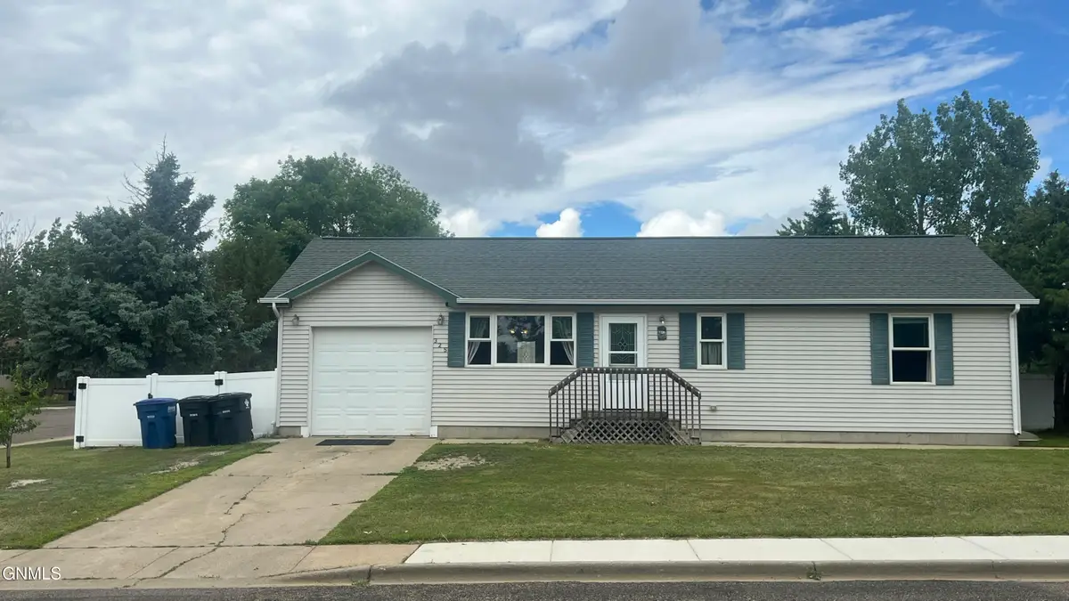 325 6th Street Se, Dickinson, ND 58601 - #1