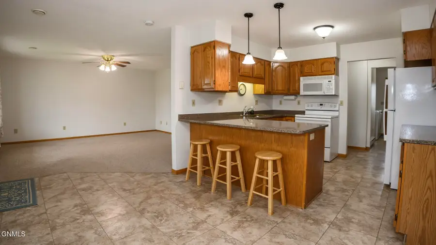 100 7th Street Nw #1c, Hazen, ND 58545 - #3