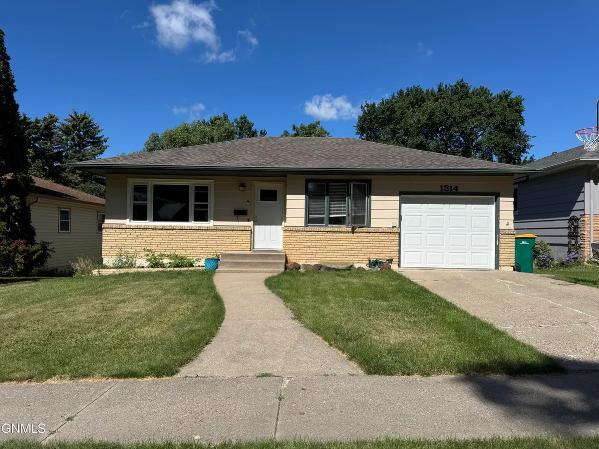 1314 17th Street, Bismarck, ND 58501 - #1