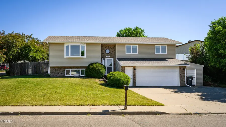 508 6th Avenue Ne, Mandan, ND 58554 - #2