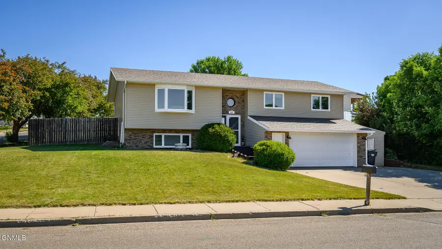 508 6th Avenue Ne, Mandan, ND 58554 - #3
