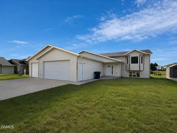 75 Weir Drive, Lincoln, ND 58504