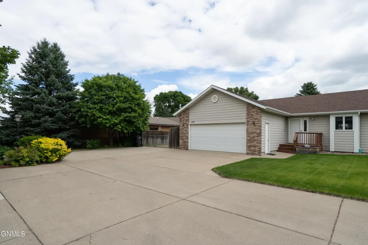 1557 Washington Street S, Bismarck, ND 58504 - #1