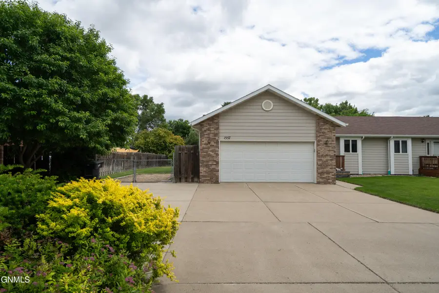 1557 Washington Street S, Bismarck, ND 58504 - #2