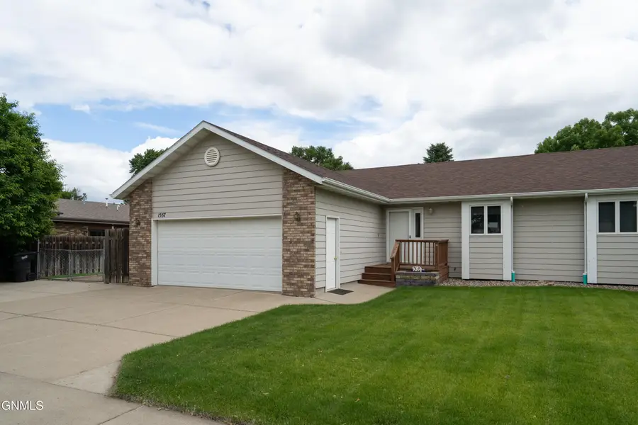1557 Washington Street S, Bismarck, ND 58504 - #3