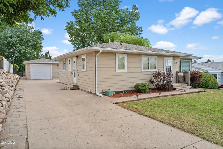 806 Tower Place Ne, Mandan, ND 58554 - #2