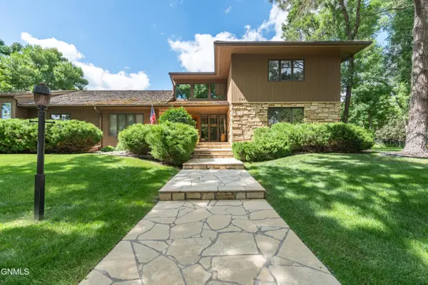 1820 Bonn Boulevard, Bismarck, ND 58504