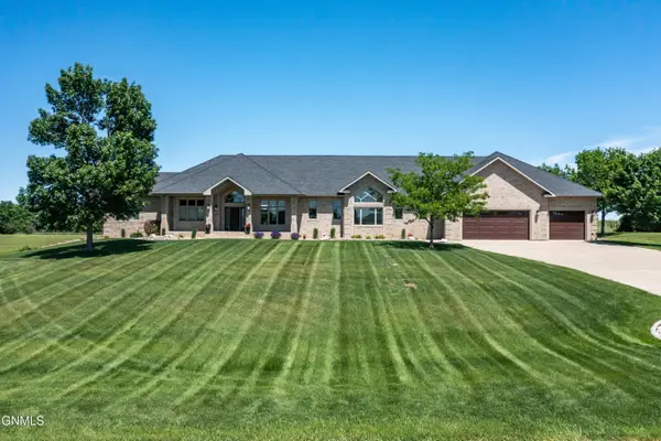 3900 Ridge Way, Bismarck, ND 58503