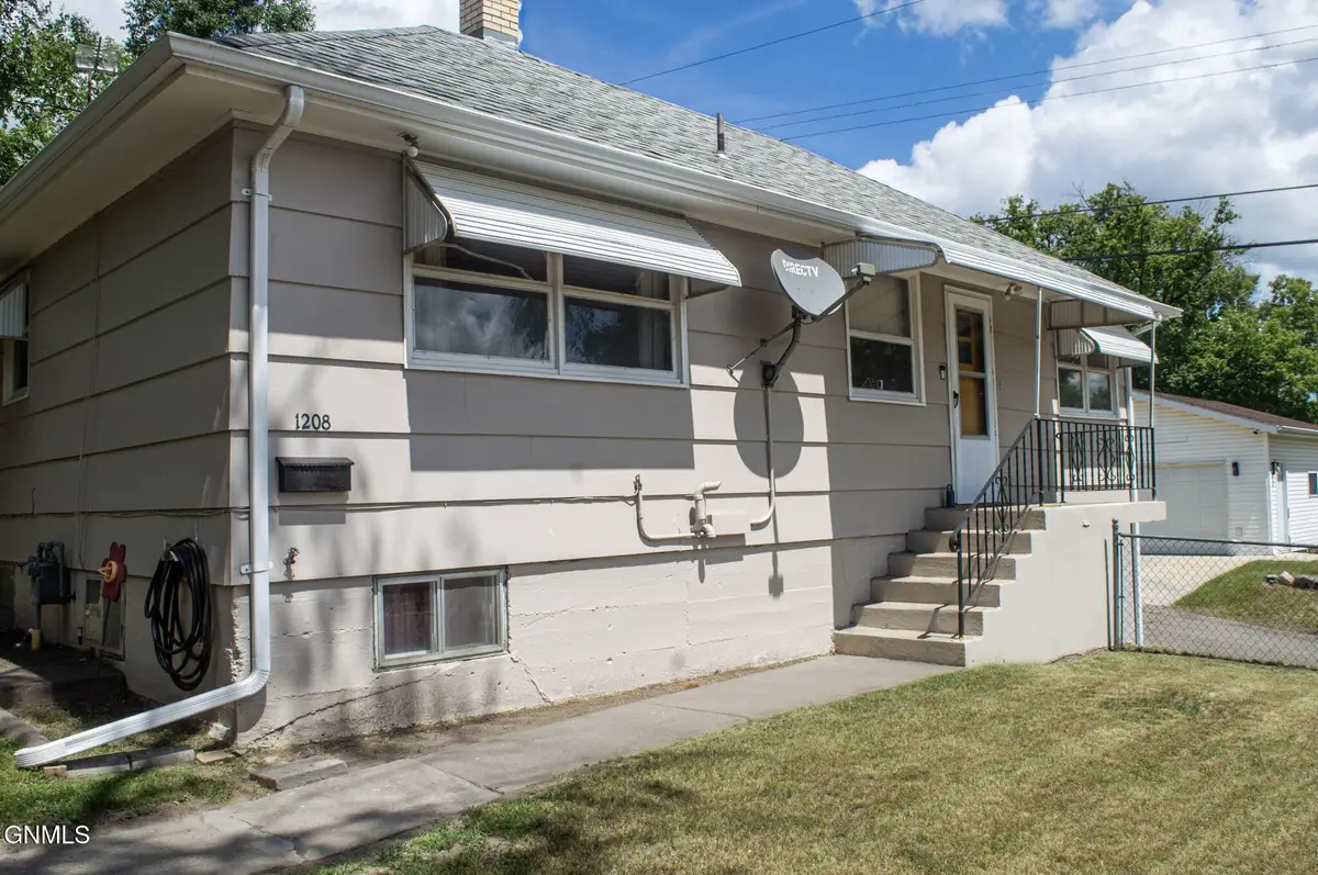 1208 Avenue B E, Bismarck, ND 58501 - #1