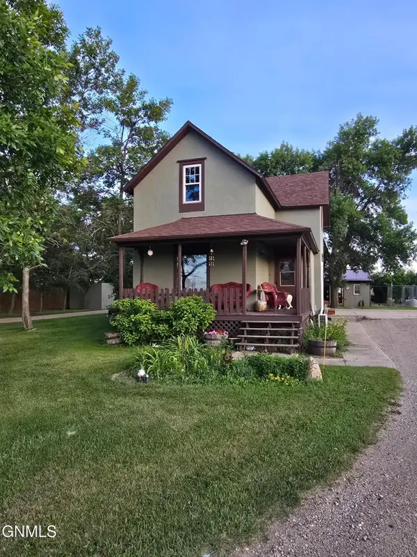 8530 37th Street Se, Jamestown, ND 58401