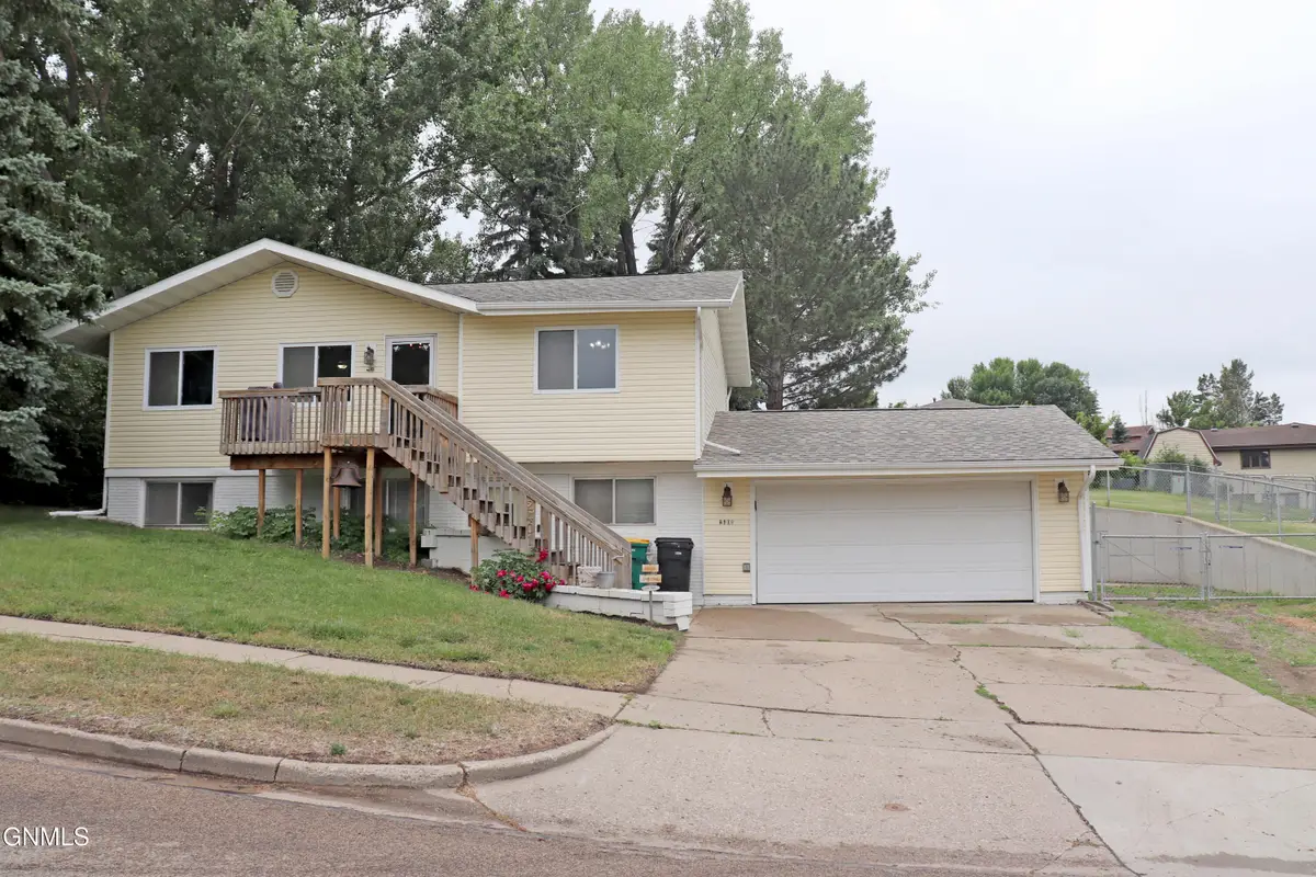 2401 Boulevard Avenue, Bismarck, ND 58501 - #1