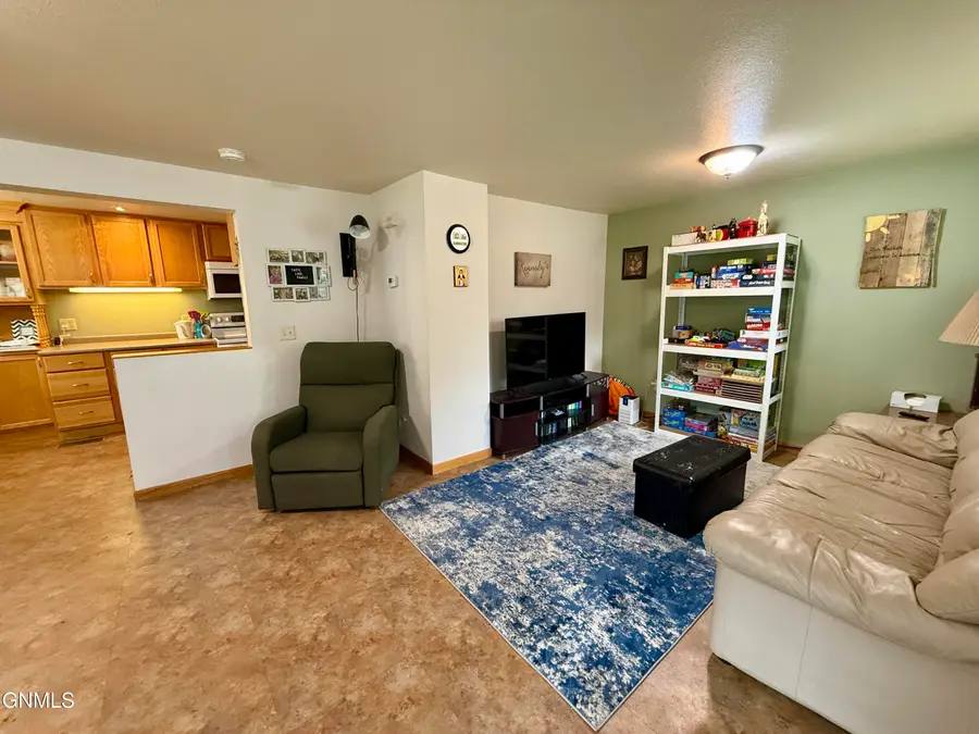 744 5th Avenue Nw, Valley City, ND 58072 - #3