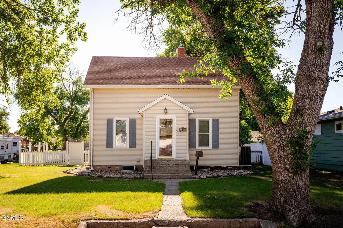 1214 4th Avenue Ne, Jamestown, ND 58401 - #1