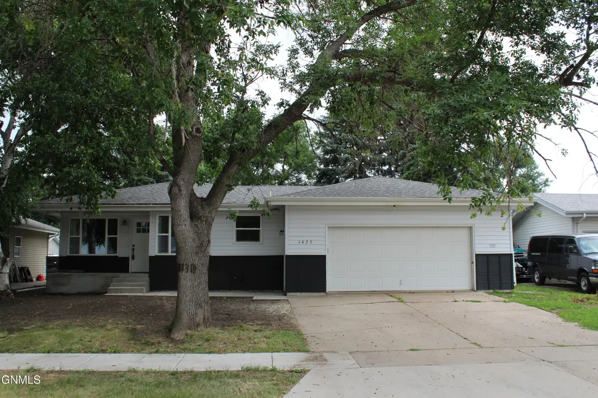 1425 3rd Street, Bismarck, ND 58504 - #1