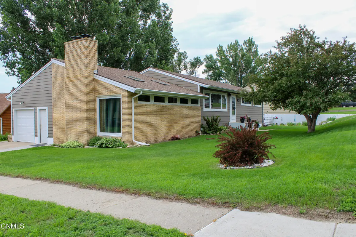 100 3rd Street Sw, Watford City, ND 58854 - #1