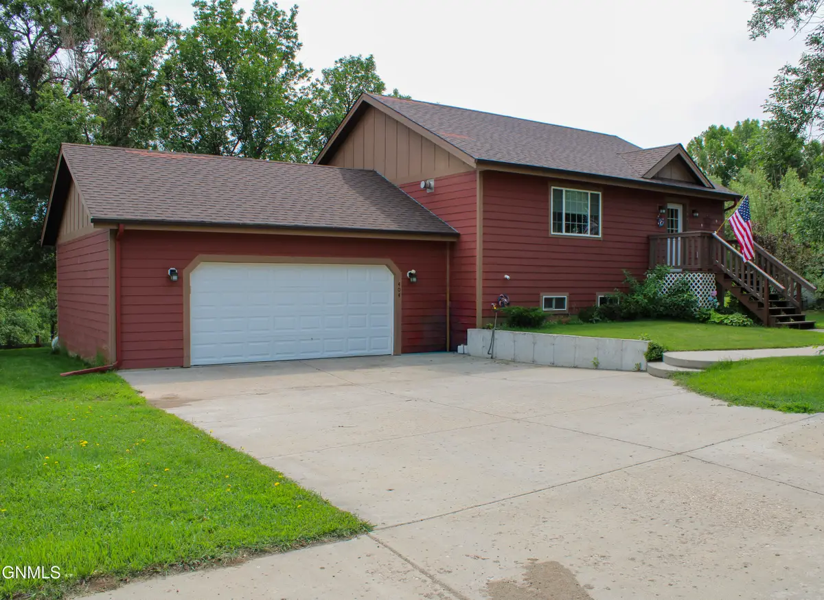 404 4th Street Nw, Watford City, ND 58854 - #1