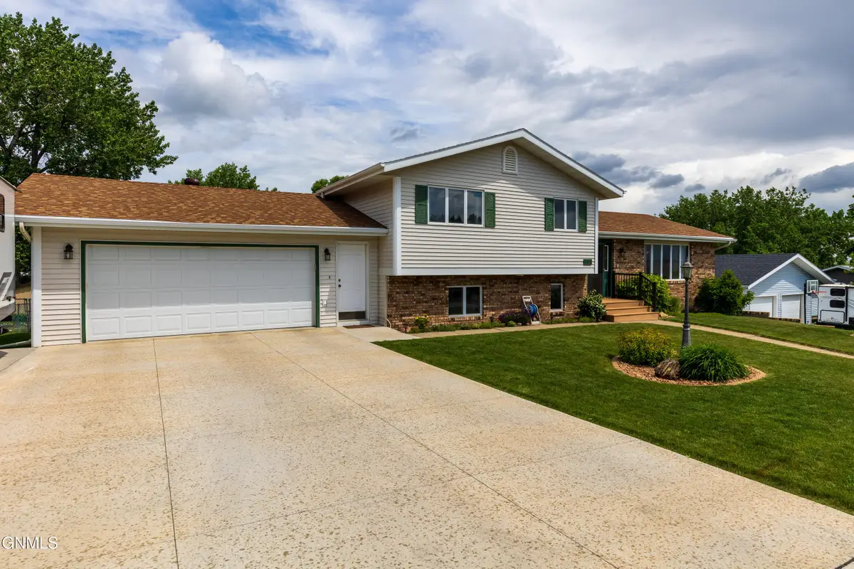1408 9th Avenue Nw, Mandan, ND 58554 - #1