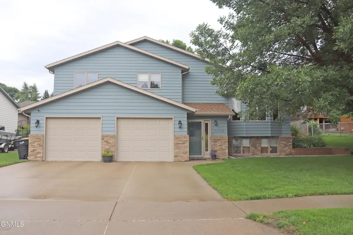 1909 23rd Street, Bismarck, ND 58501 - #1
