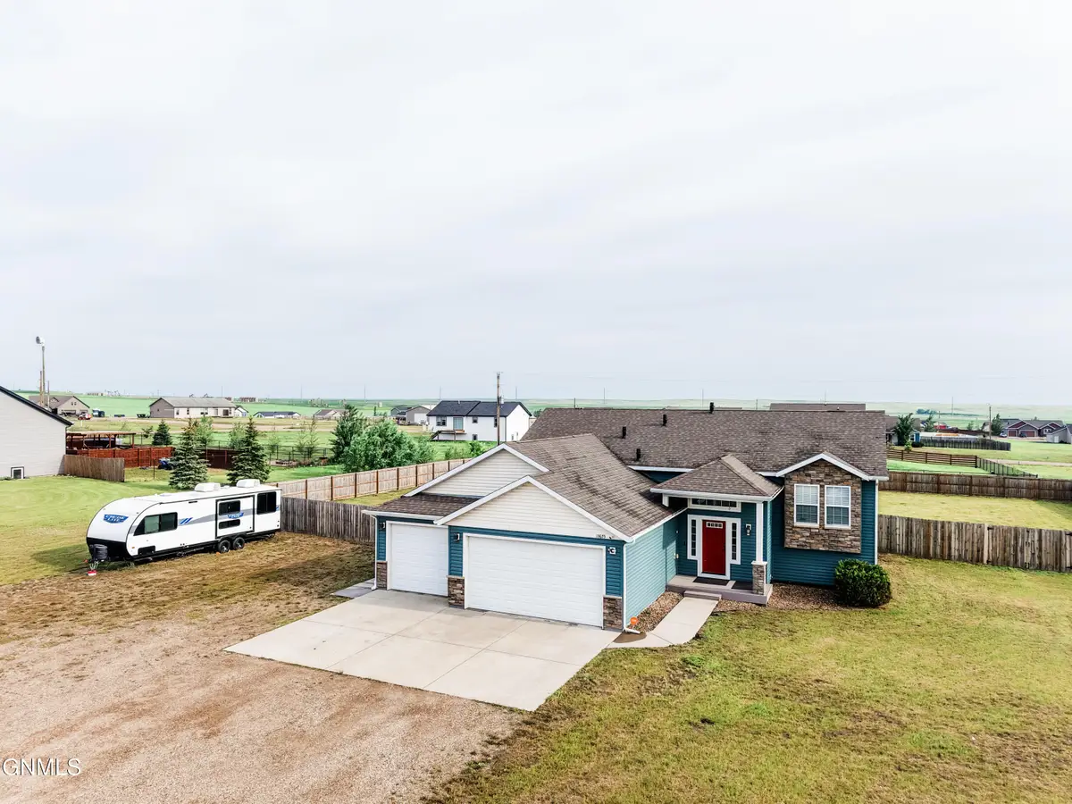 13675 Redwood Way Nw, Williston, ND 58801 - #1
