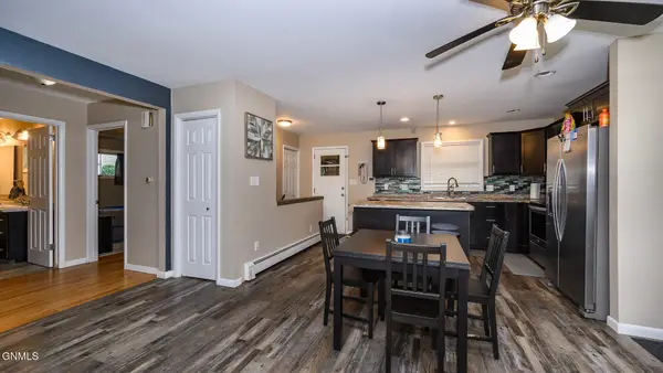 906 5th Avenue Ne, Mandan, ND 58554