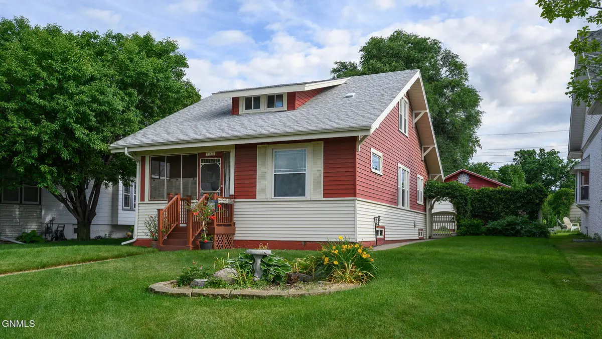 512 W Broadway Avenue, Bismarck, ND 58501 - #1