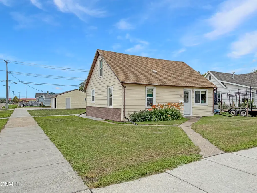 801 Broadway W, Williston, ND 58801 - #2
