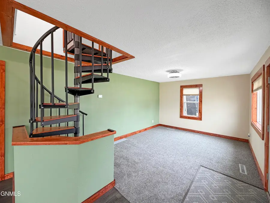 801 Broadway W, Williston, ND 58801 - #3