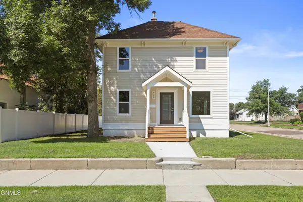429 7th Avenue W, Williston, ND 58801